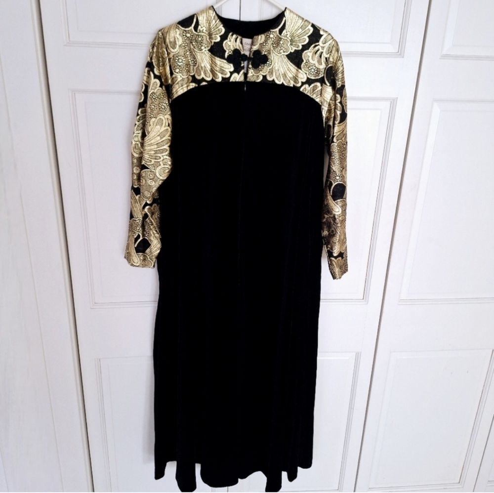 David Brown for Saks 5th Avenue velour robe/house coat - vintage